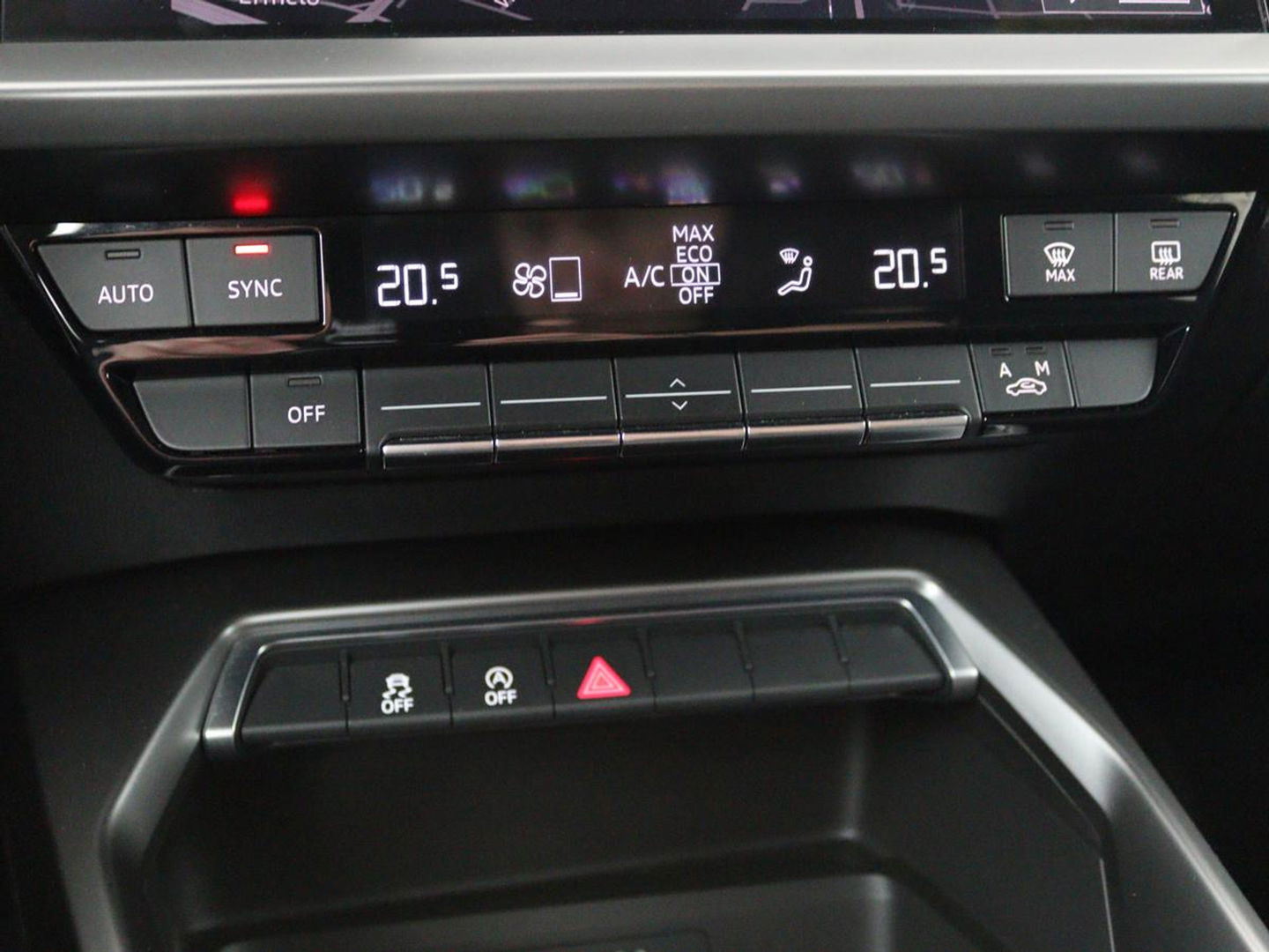 Audi A3 Sportback 30 TFSI Business edition Automaat | Trekhaak | Navigatie | Appel CarPlay | Cruise Control | DAB | LED | LMV