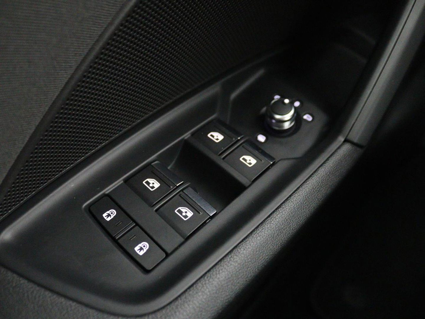 Audi A3 Sportback 30 TFSI Business edition Automaat | Trekhaak | Navigatie | Appel CarPlay | Cruise Control | DAB | LED | LMV