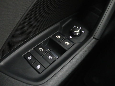 Audi A3 Sportback 30 TFSI Business edition Automaat | Trekhaak | Navigatie | Appel CarPlay | Cruise Control | DAB | LED | LMV