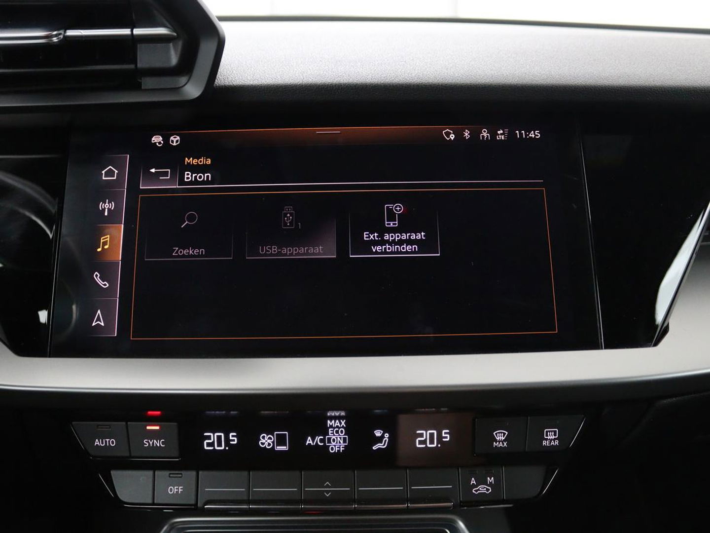 Audi A3 Sportback 30 TFSI Business edition Automaat | Trekhaak | Navigatie | Appel CarPlay | Cruise Control | DAB | LED | LMV