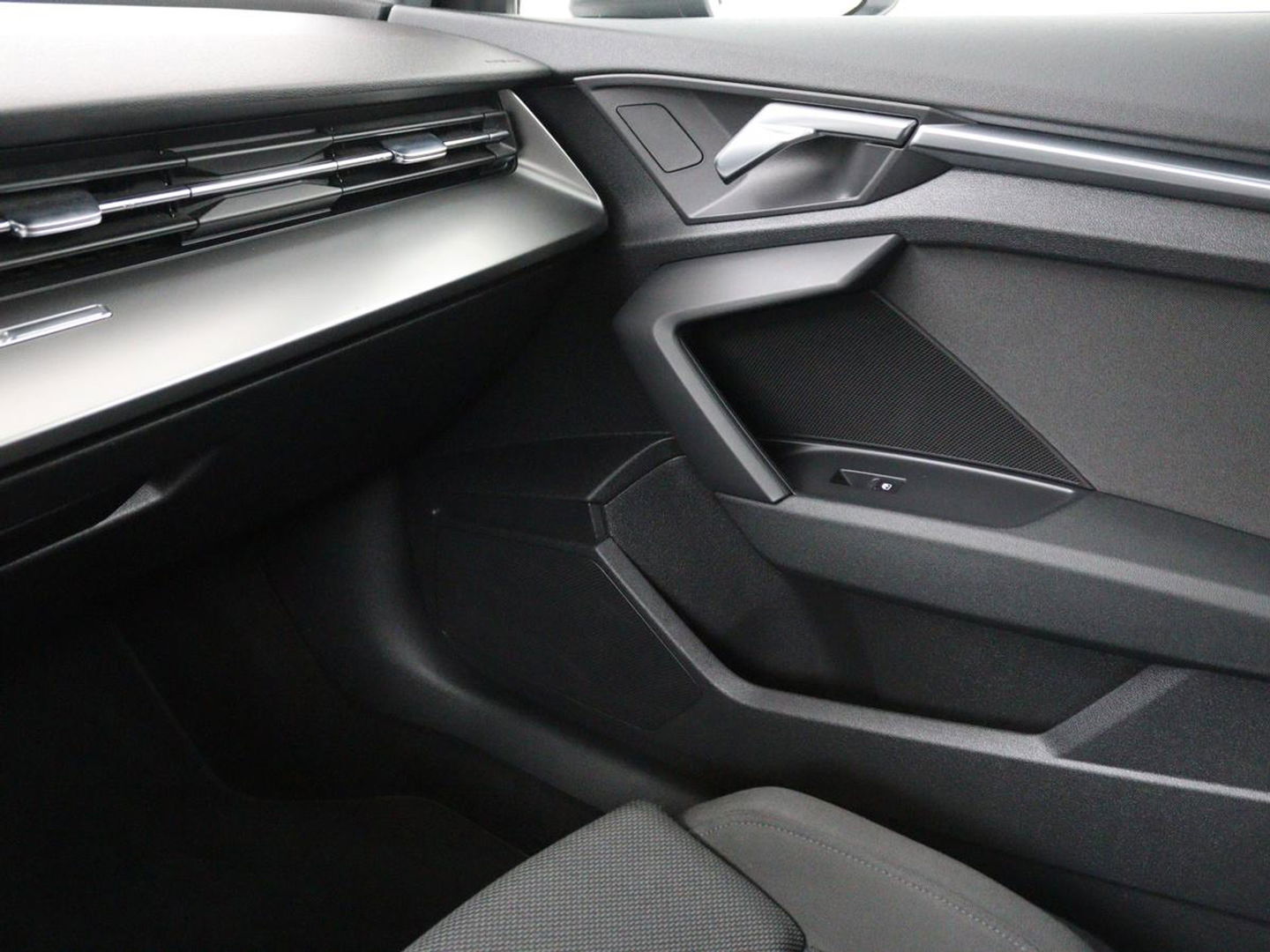 Audi A3 Sportback 30 TFSI Business edition Automaat | Trekhaak | Navigatie | Appel CarPlay | Cruise Control | DAB | LED | LMV