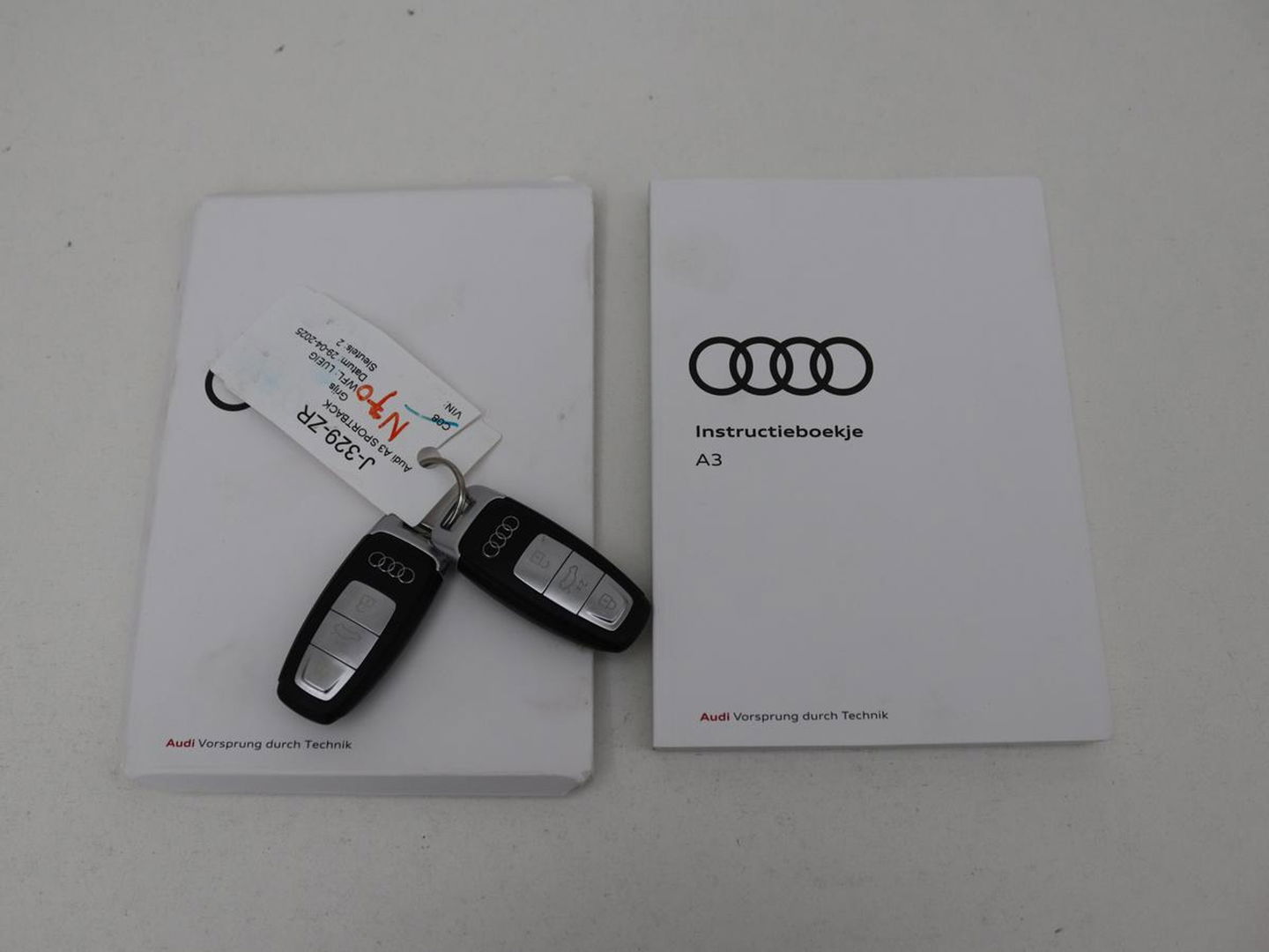 Audi A3 Sportback 30 TFSI Business edition Automaat | Trekhaak | Navigatie | Appel CarPlay | Cruise Control | DAB | LED | LMV