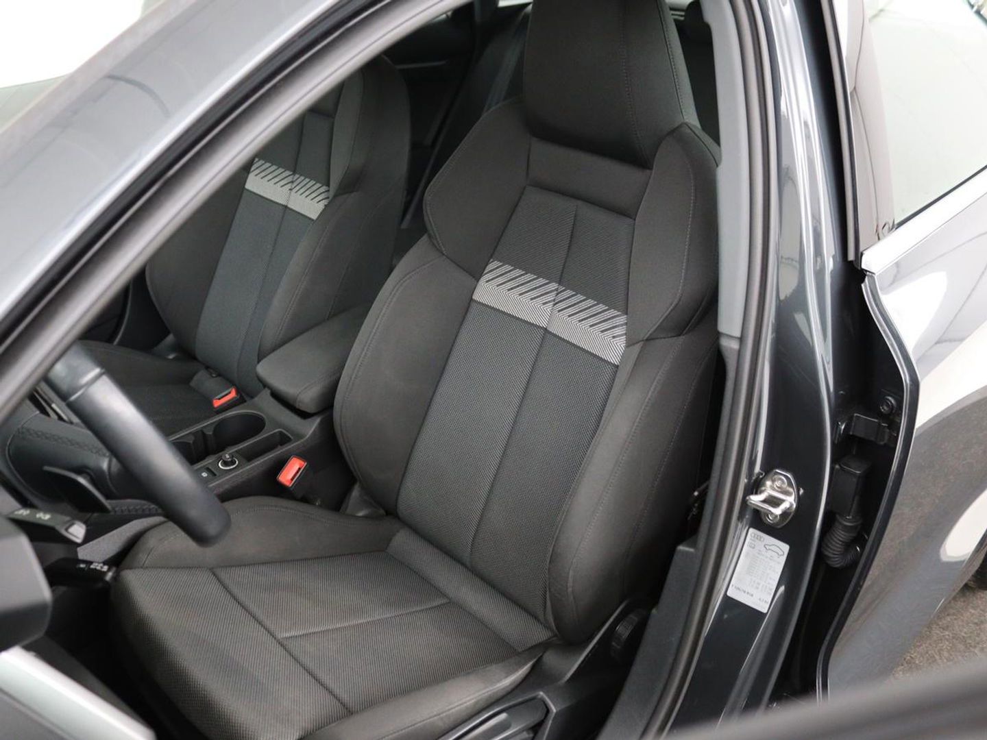 Audi A3 Sportback 30 TFSI Business edition Automaat | Trekhaak | Navigatie | Appel CarPlay | Cruise Control | DAB | LED | LMV