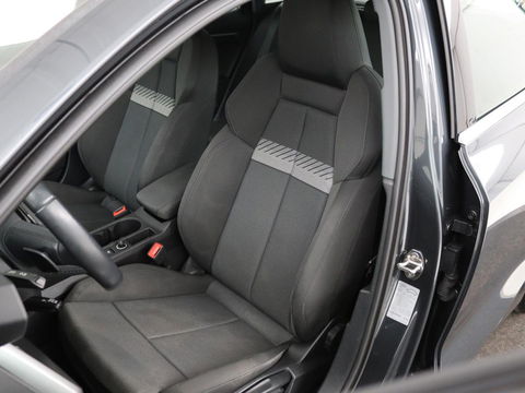Audi A3 Sportback 30 TFSI Business edition Automaat | Trekhaak | Navigatie | Appel CarPlay | Cruise Control | DAB | LED | LMV