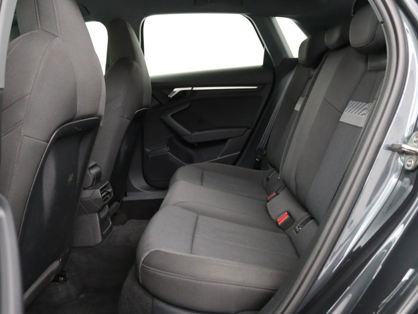 Audi A3 Sportback 30 TFSI Business edition Automaat | Trekhaak | Navigatie | Appel CarPlay | Cruise Control | DAB | LED | LMV