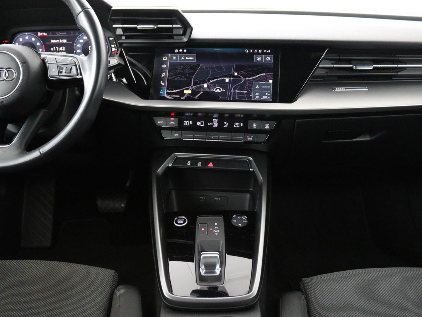 Audi A3 Sportback 30 TFSI Business edition Automaat | Trekhaak | Navigatie | Appel CarPlay | Cruise Control | DAB | LED | LMV