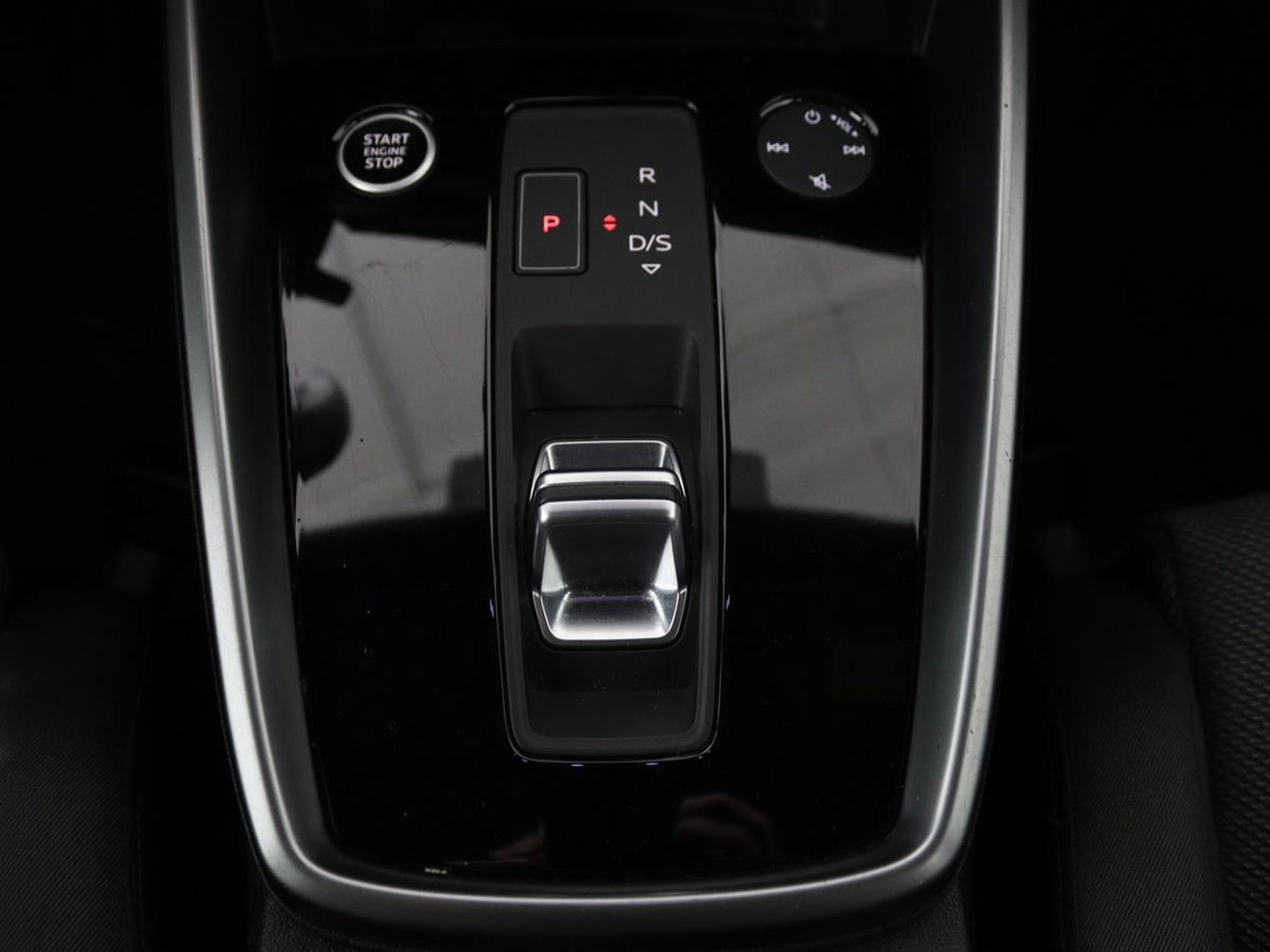Audi A3 Sportback 30 TFSI Business edition Automaat | Trekhaak | Navigatie | Appel CarPlay | Cruise Control | DAB | LED | LMV