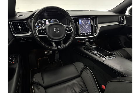 Volvo V60 2.0 T6 Recharge AWD R-Design 350PK Pano Trekhaak Camera Carplay LED Memory Navi Virtual Clima Cruise 18"LMV Leder PDC