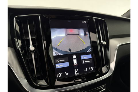 Volvo V60 2.0 T6 Recharge AWD R-Design 350PK Pano Trekhaak Camera Carplay LED Memory Navi Virtual Clima Cruise 18"LMV Leder PDC