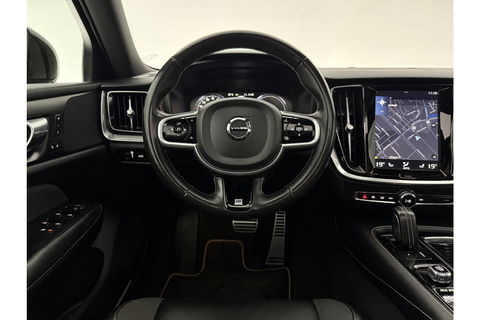Volvo V60 2.0 T6 Recharge AWD R-Design 350PK Pano Trekhaak Camera Carplay LED Memory Navi Virtual Clima Cruise 18"LMV Leder PDC