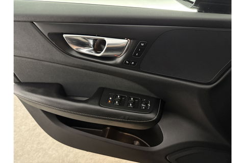 Volvo V60 2.0 T6 Recharge AWD R-Design 350PK Pano Trekhaak Camera Carplay LED Memory Navi Virtual Clima Cruise 18"LMV Leder PDC