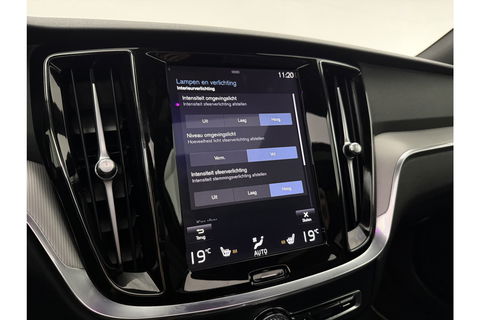 Volvo V60 2.0 T6 Recharge AWD R-Design 350PK Pano Trekhaak Camera Carplay LED Memory Navi Virtual Clima Cruise 18"LMV Leder PDC