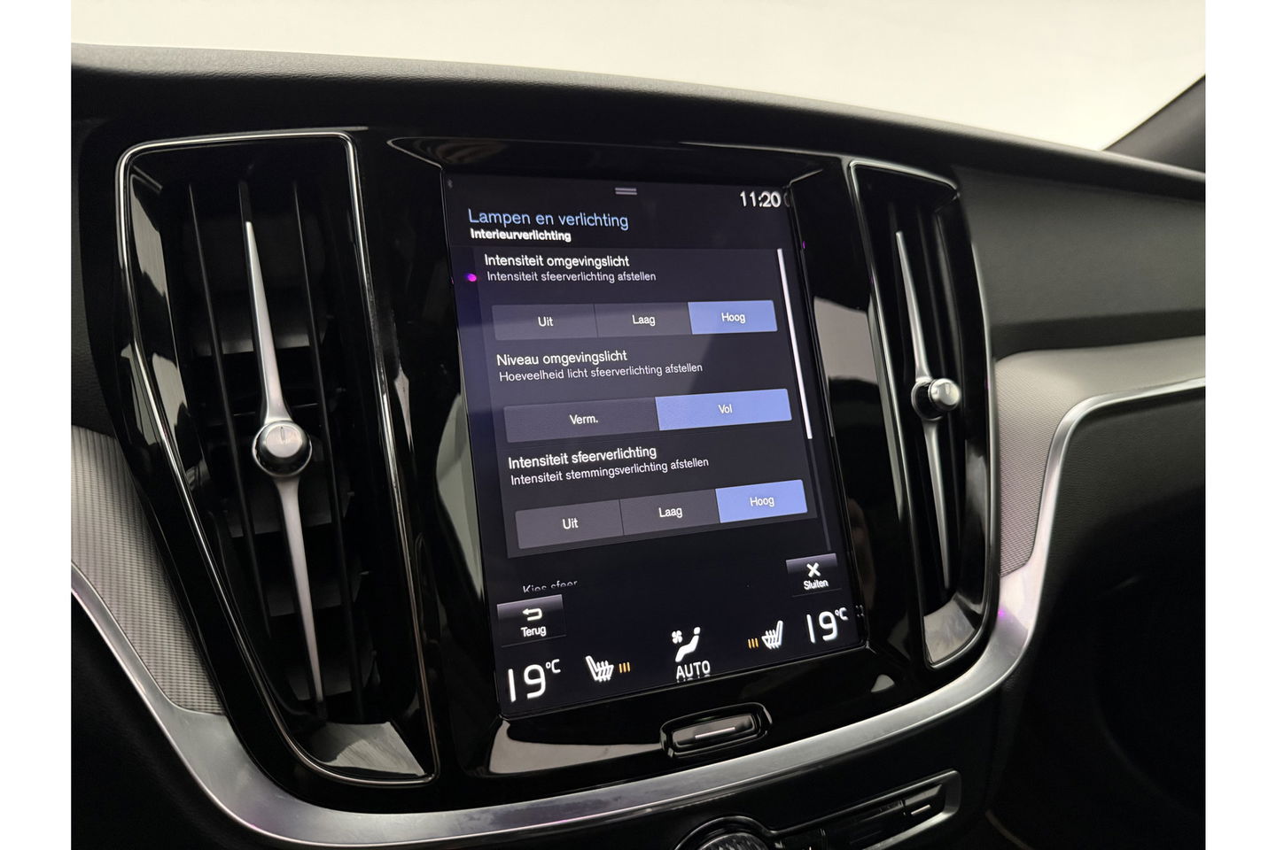 Volvo V60 2.0 T6 Recharge AWD R-Design 350PK Pano Trekhaak Camera Carplay LED Memory Navi Virtual Clima Cruise 18"LMV Leder PDC