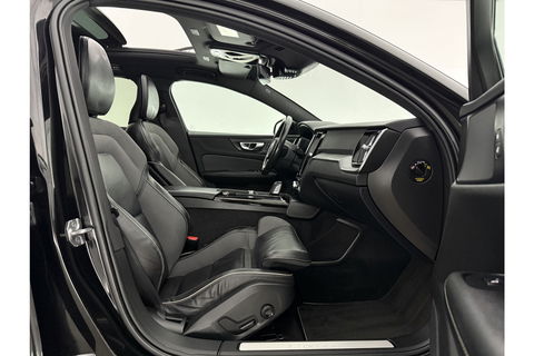 Volvo V60 2.0 T6 Recharge AWD R-Design 350PK Pano Trekhaak Camera Carplay LED Memory Navi Virtual Clima Cruise 18"LMV Leder PDC