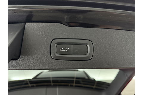 Volvo V60 2.0 T6 Recharge AWD R-Design 350PK Pano Trekhaak Camera Carplay LED Memory Navi Virtual Clima Cruise 18"LMV Leder PDC