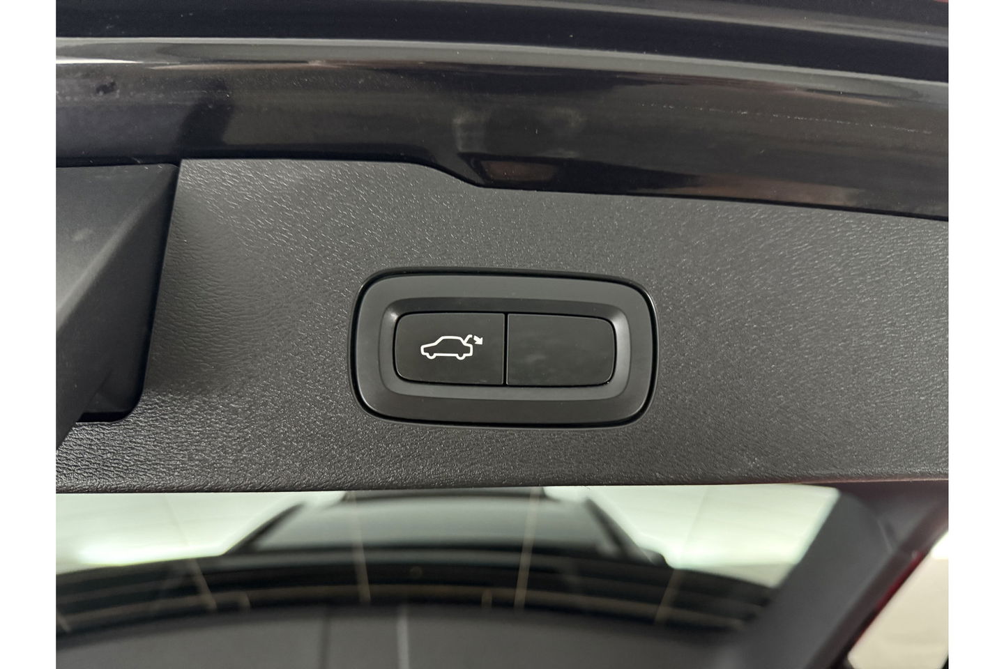 Volvo V60 2.0 T6 Recharge AWD R-Design 350PK Pano Trekhaak Camera Carplay LED Memory Navi Virtual Clima Cruise 18"LMV Leder PDC