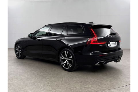 Volvo V60 2.0 T6 Recharge AWD R-Design 350PK Pano Trekhaak Camera Carplay LED Memory Navi Virtual Clima Cruise 18"LMV Leder PDC
