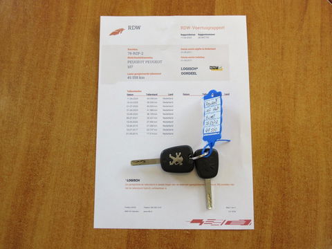 Peugeot 107 1.0-12V XS 5-DRS | AUTOMAAT | 1E EIGENAAR | AIRCO | NIEUWE APK | ELEK RAMEN |