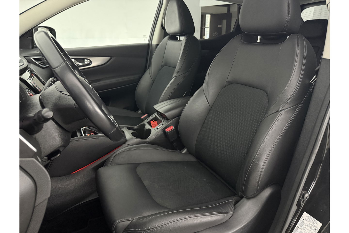 Nissan QASHQAI 1.2 Tekna 360 Camera Trekhaak LED Navi 19"LMV Clima Cruise PDC