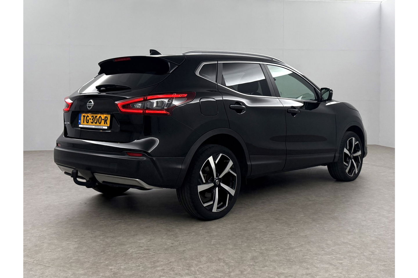 Nissan QASHQAI 1.2 Tekna 360 Camera Trekhaak LED Navi 19"LMV Clima Cruise PDC