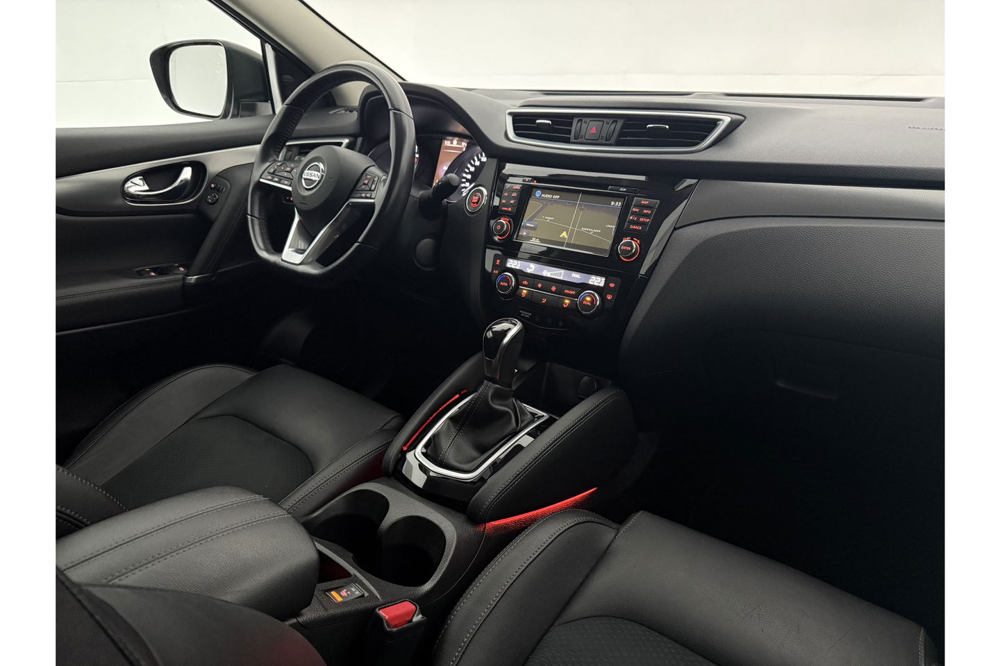Nissan QASHQAI 1.2 Tekna 360 Camera Trekhaak LED Navi 19"LMV Clima Cruise PDC