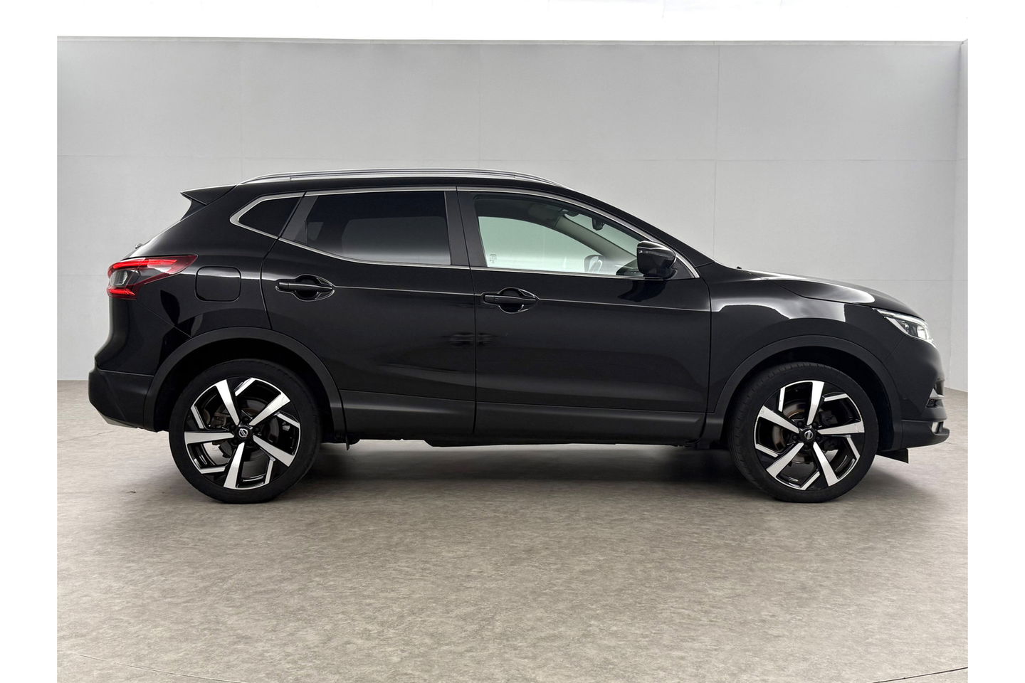 Nissan QASHQAI 1.2 Tekna 360 Camera Trekhaak LED Navi 19"LMV Clima Cruise PDC
