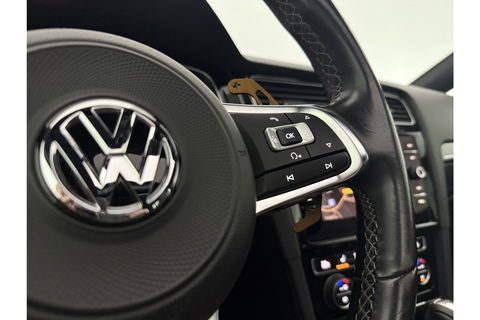 Volkswagen Golf 1.5 TSI 150PK R-line | APK tot 01-2027 | DSG Pano LED Camera Virtual Carplay Clima Cruise Trekhaak Navi PDC 17"LMV