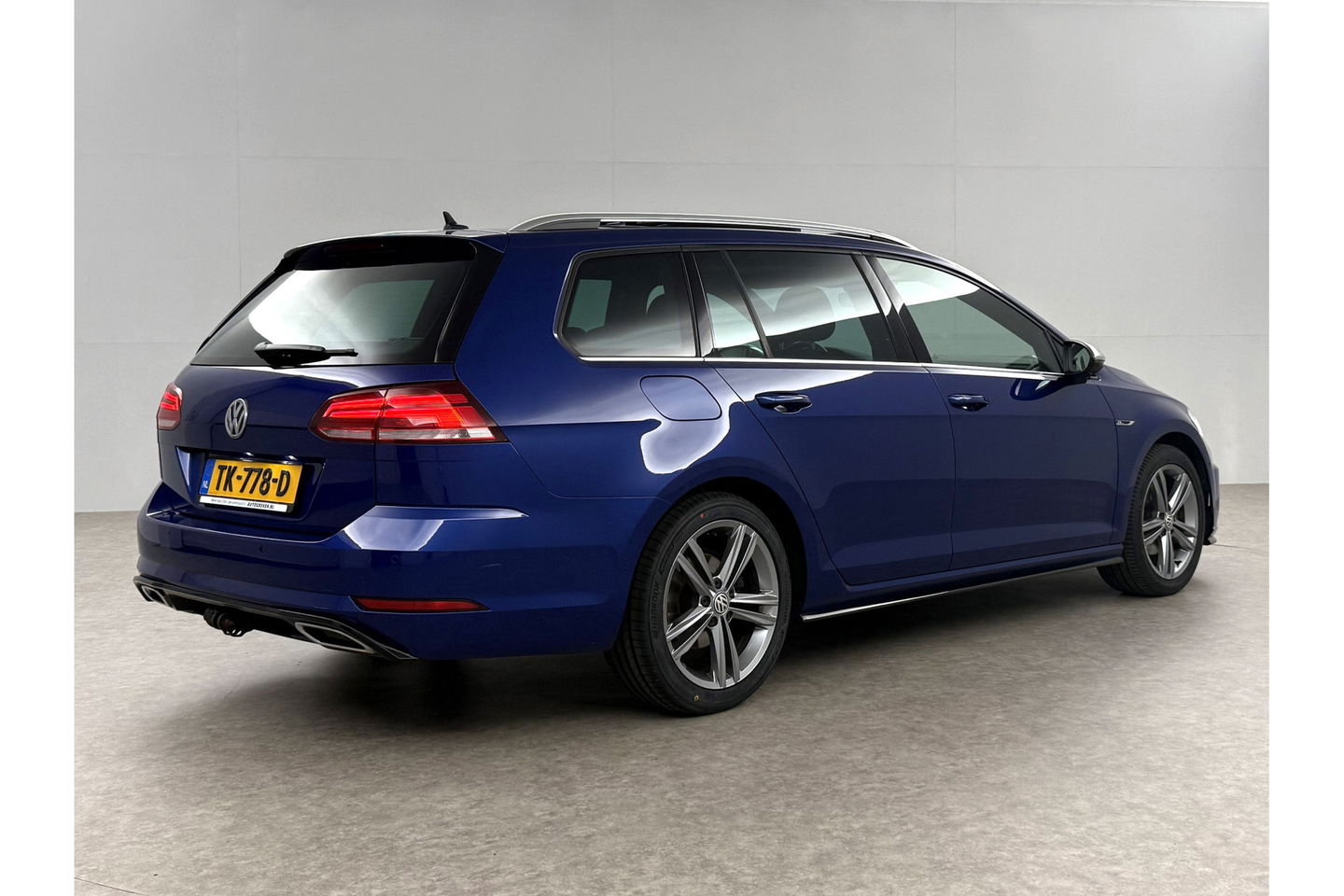 Volkswagen Golf 1.5 TSI 150PK R-line | APK tot 01-2027 | DSG Pano LED Camera Virtual Carplay Clima Cruise Trekhaak Navi PDC 17"LMV