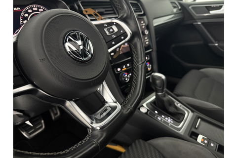 Volkswagen Golf 1.5 TSI 150PK R-line | APK tot 01-2027 | DSG Pano LED Camera Virtual Carplay Clima Cruise Trekhaak Navi PDC 17"LMV