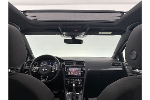 Volkswagen Golf 1.5 TSI 150PK R-line | APK tot 01-2027 | DSG Pano LED Camera Virtual Carplay Clima Cruise Trekhaak Navi PDC 17"LMV