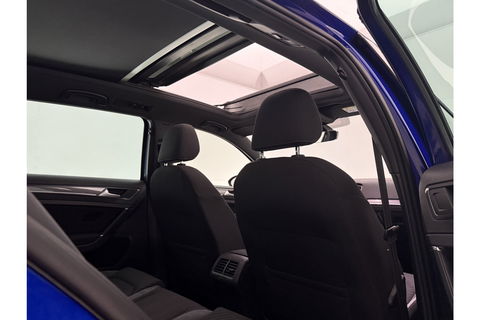 Volkswagen Golf 1.5 TSI 150PK R-line | APK tot 01-2027 | DSG Pano LED Camera Virtual Carplay Clima Cruise Trekhaak Navi PDC 17"LMV