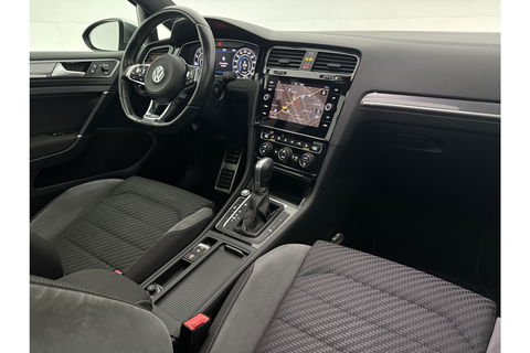 Volkswagen Golf 1.5 TSI 150PK R-line | APK tot 01-2027 | DSG Pano LED Camera Virtual Carplay Clima Cruise Trekhaak Navi PDC 17"LMV