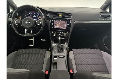 Volkswagen Golf 1.5 TSI 150PK R-line | APK tot 01-2027 | DSG Pano LED Camera Virtual Carplay Clima Cruise Trekhaak Navi PDC 17"LMV