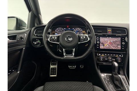 Volkswagen Golf 1.5 TSI 150PK R-line | APK tot 01-2027 | DSG Pano LED Camera Virtual Carplay Clima Cruise Trekhaak Navi PDC 17"LMV
