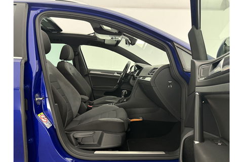 Volkswagen Golf 1.5 TSI 150PK R-line | APK tot 01-2027 | DSG Pano LED Camera Virtual Carplay Clima Cruise Trekhaak Navi PDC 17"LMV