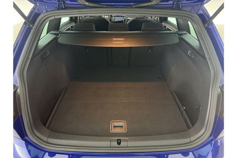 Volkswagen Golf 1.5 TSI 150PK R-line | APK tot 01-2027 | DSG Pano LED Camera Virtual Carplay Clima Cruise Trekhaak Navi PDC 17"LMV