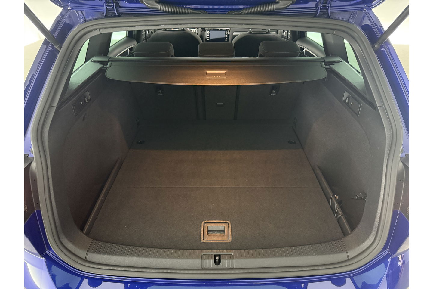 Volkswagen Golf 1.5 TSI 150PK R-line | APK tot 01-2027 | DSG Pano LED Camera Virtual Carplay Clima Cruise Trekhaak Navi PDC 17"LMV