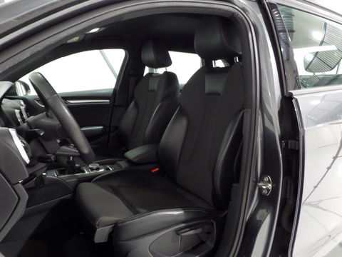 Audi A3 Sportback 30 TFSI Advance Sport "Origineel NL!" 2X S-Line Virtual Full-LED Stoelverwarming, van 2e eigenaar in nieuwstaat!