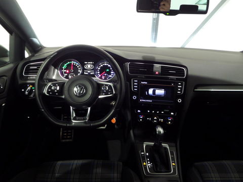 Volkswagen Golf 1.4 TSI GTE DSG "Origineel NL!" Trekhaak Apple-Carplay Camera Full-LED Parkeersens, van 2e eigenaar in nieuwstaat!