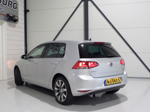Volkswagen Golf 1.2 TSI Highline Stoelverwarming Navigatie Bluetooth Cruise-control Parkeersensoren