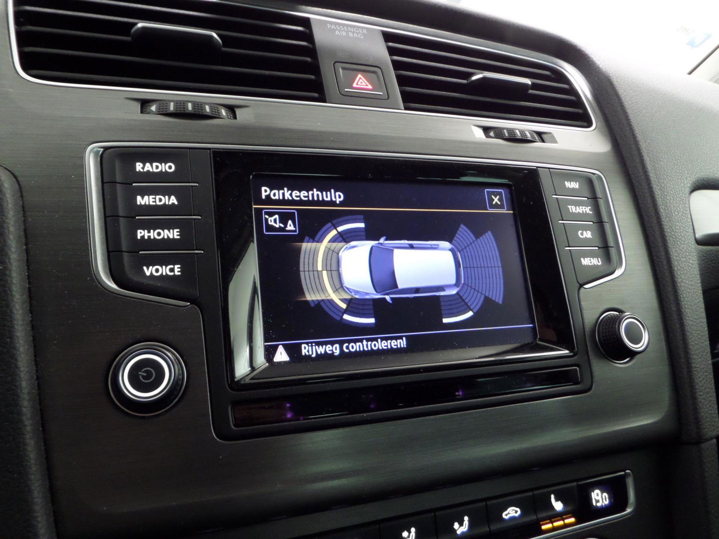 Volkswagen Golf 1.2 TSI Highline Stoelverwarming Navigatie Bluetooth Cruise-control Parkeersensoren