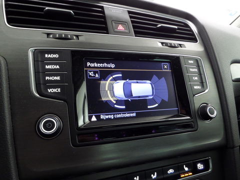 Volkswagen Golf 1.2 TSI Highline Stoelverwarming Navigatie Bluetooth Cruise-control Parkeersensoren