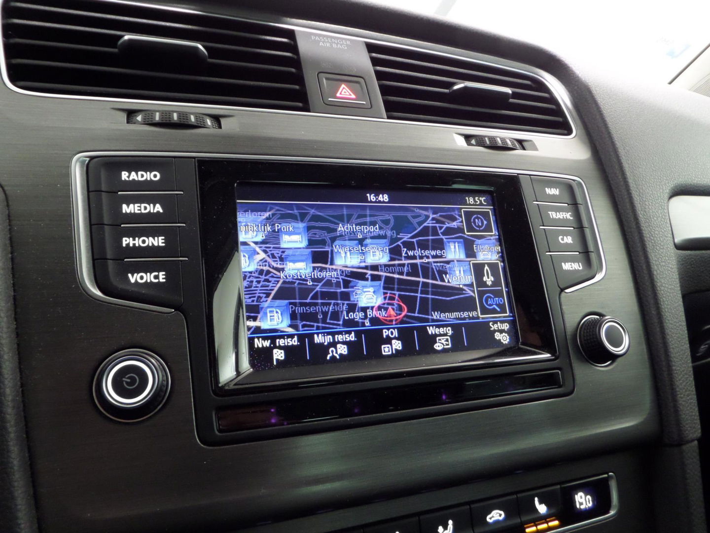 Volkswagen Golf 1.2 TSI Highline Stoelverwarming Navigatie Bluetooth Cruise-control Parkeersensoren