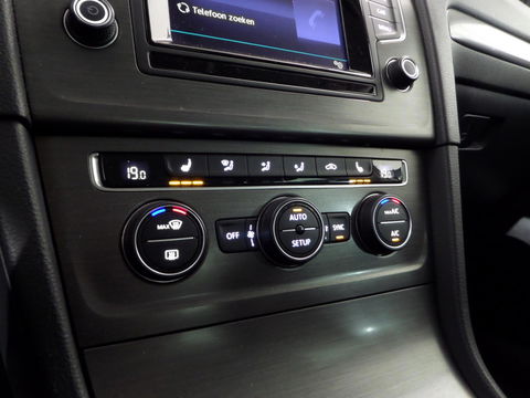 Volkswagen Golf 1.2 TSI Highline Stoelverwarming Navigatie Bluetooth Cruise-control Parkeersensoren