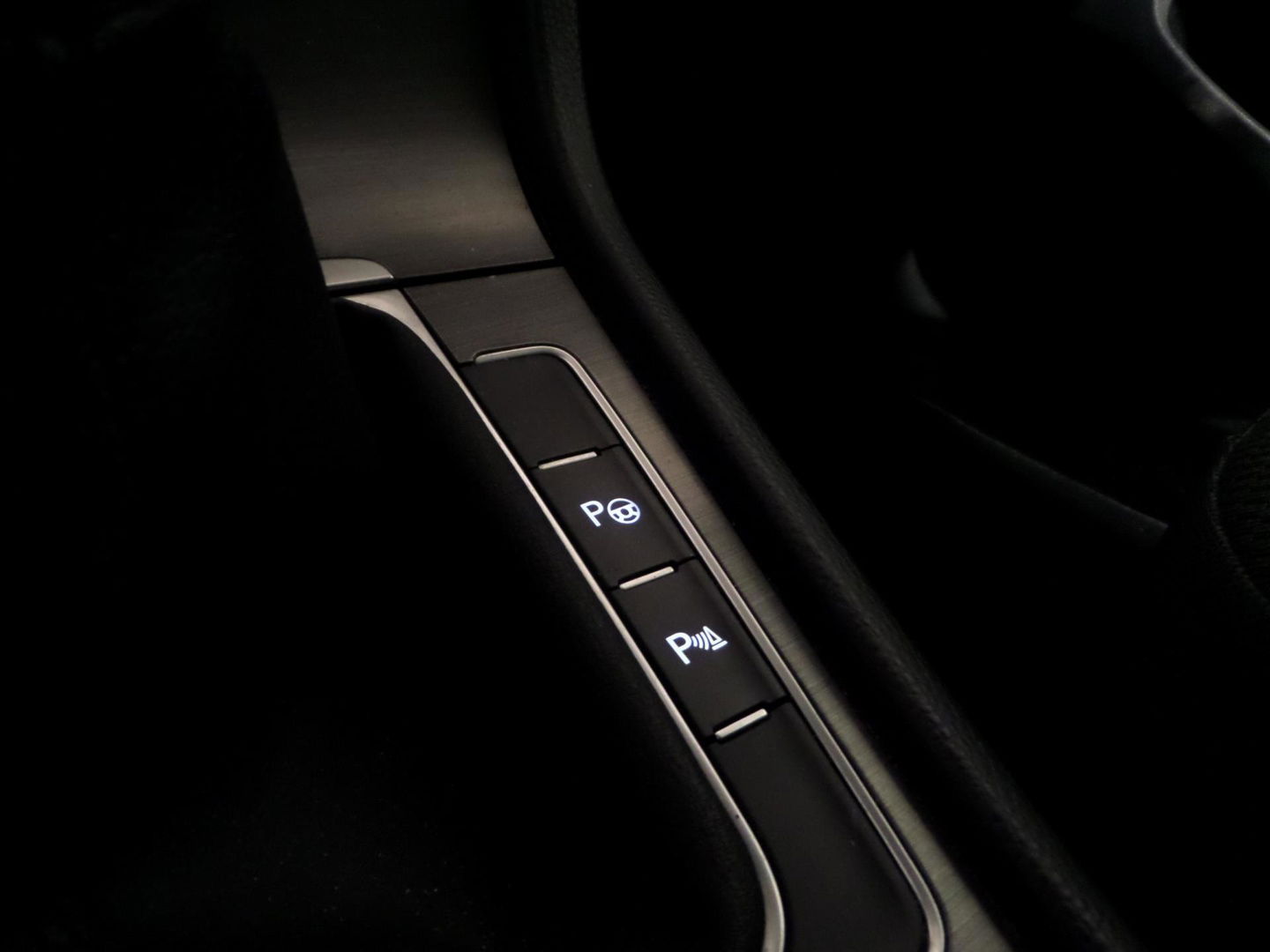 Volkswagen Golf 1.2 TSI Highline Stoelverwarming Navigatie Bluetooth Cruise-control Parkeersensoren