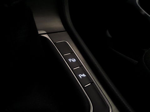Volkswagen Golf 1.2 TSI Highline Stoelverwarming Navigatie Bluetooth Cruise-control Parkeersensoren