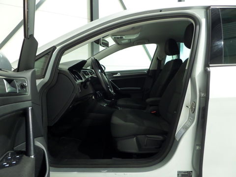 Volkswagen Golf 1.2 TSI Highline Stoelverwarming Navigatie Bluetooth Cruise-control Parkeersensoren