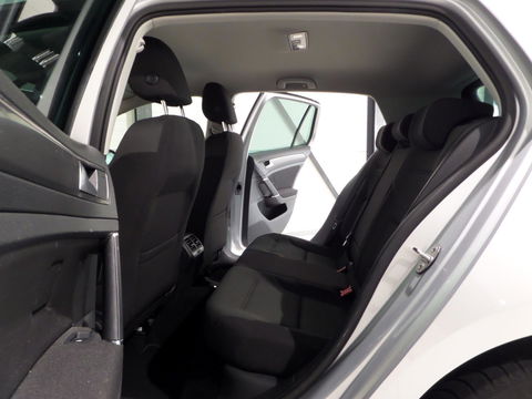 Volkswagen Golf 1.2 TSI Highline Stoelverwarming Navigatie Bluetooth Cruise-control Parkeersensoren