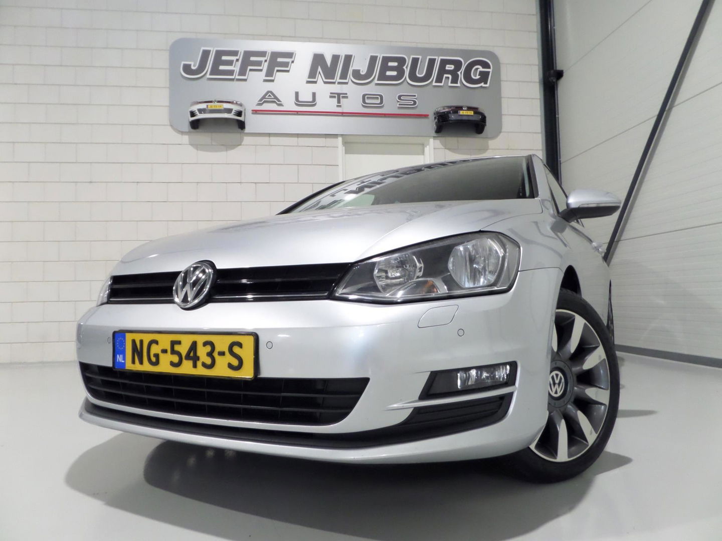 Volkswagen Golf 1.2 TSI Highline Stoelverwarming Navigatie Bluetooth Cruise-control Parkeersensoren