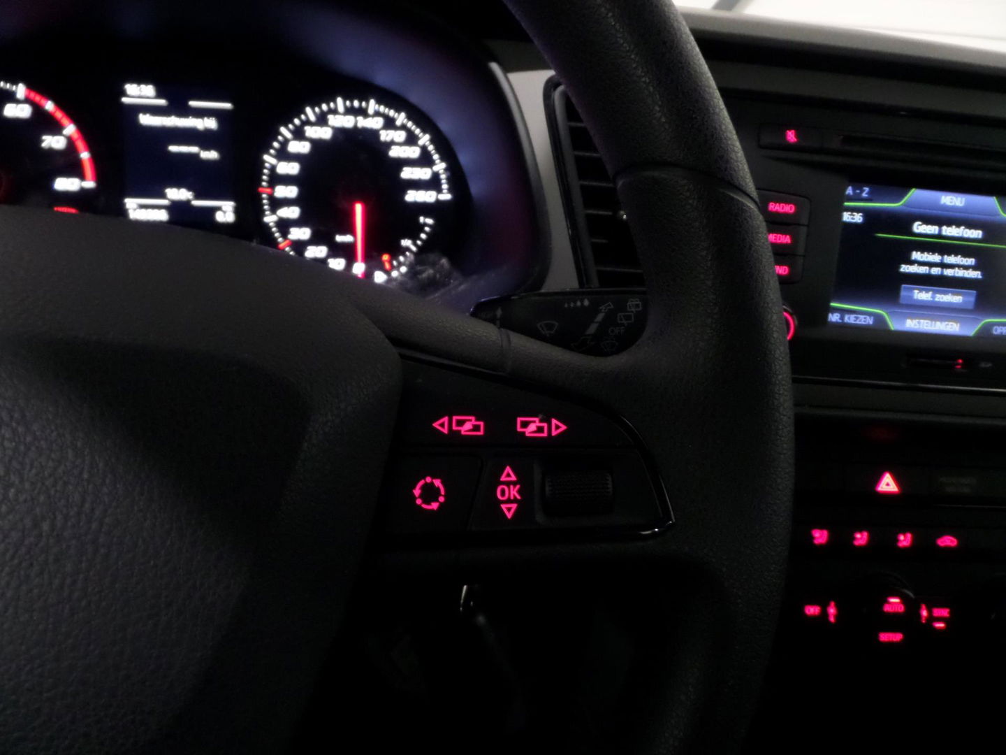 SEAT Leon SC 1.2 TSI Bluetooth 18"Velgen Climatronic Nieuwe-APK, van 3e eigenaar in ZEER nette staat !